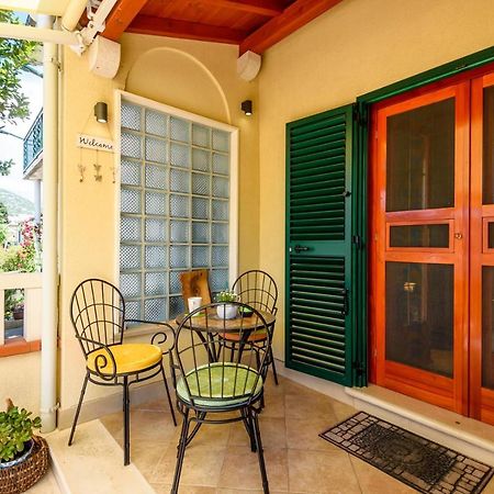 Apartment Jadranka With Sea View In Rogotin Bagian luar foto