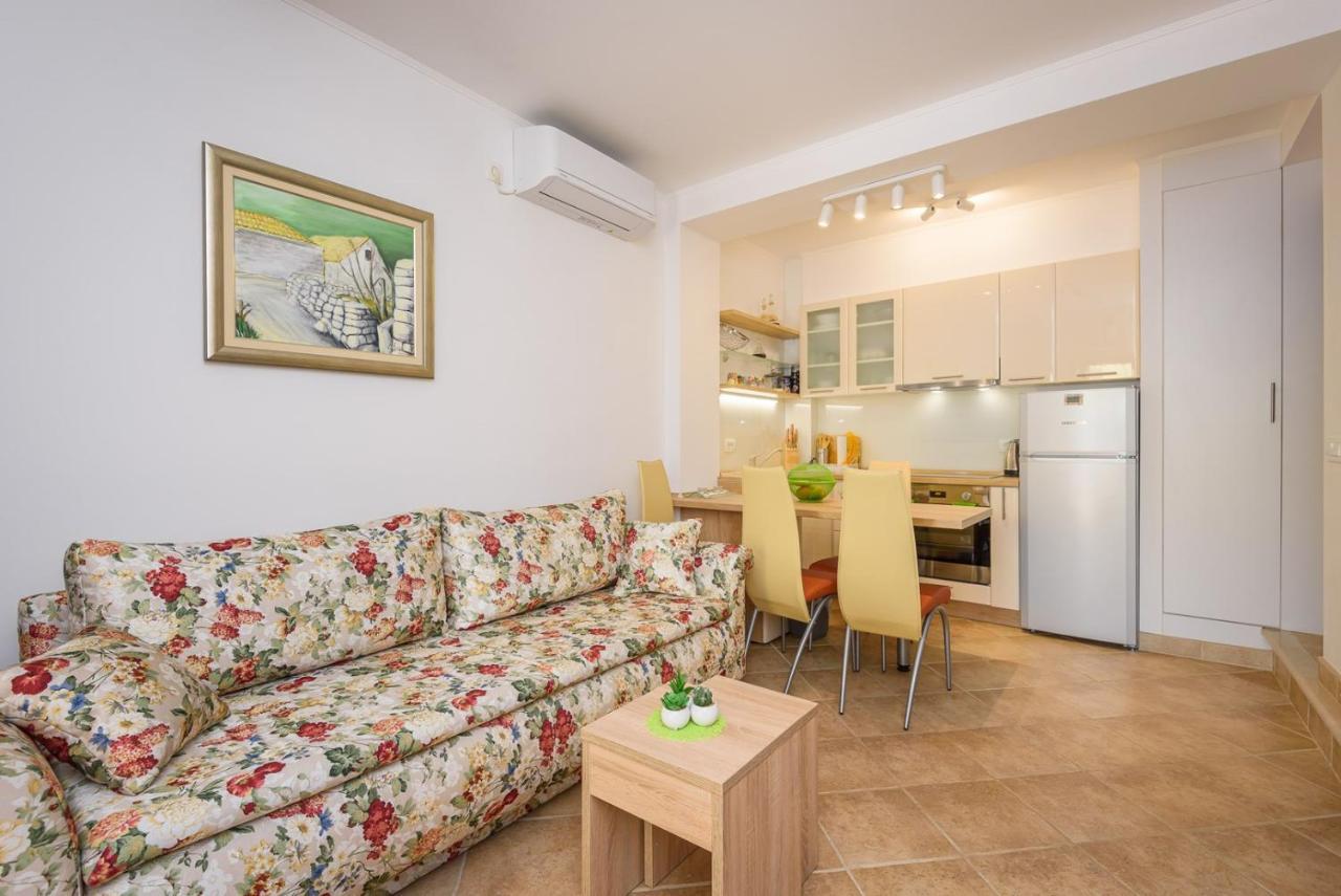 Apartment Jadranka With Sea View In Rogotin Bagian luar foto