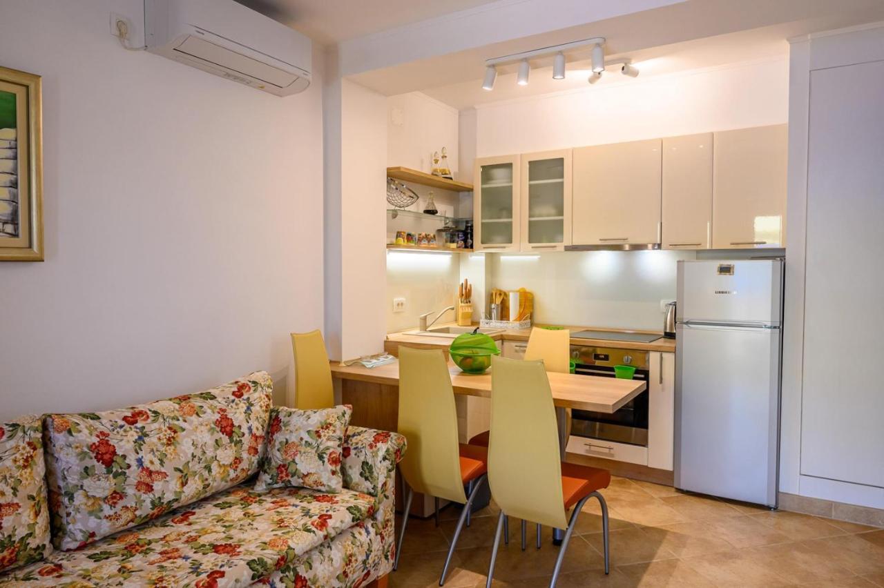 Apartment Jadranka With Sea View In Rogotin Bagian luar foto