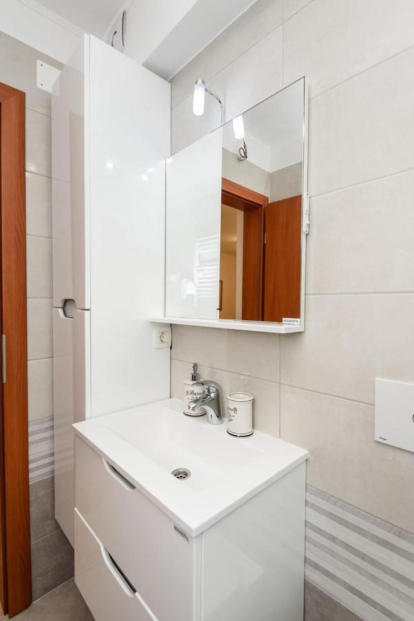 Apartment Jadranka With Sea View In Rogotin Bagian luar foto
