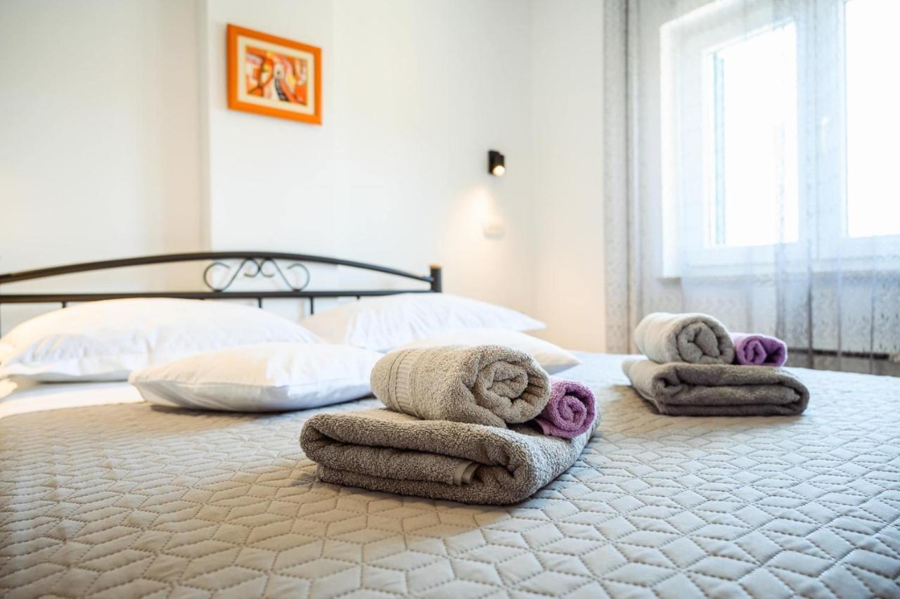 Apartment Jadranka With Sea View In Rogotin Bagian luar foto