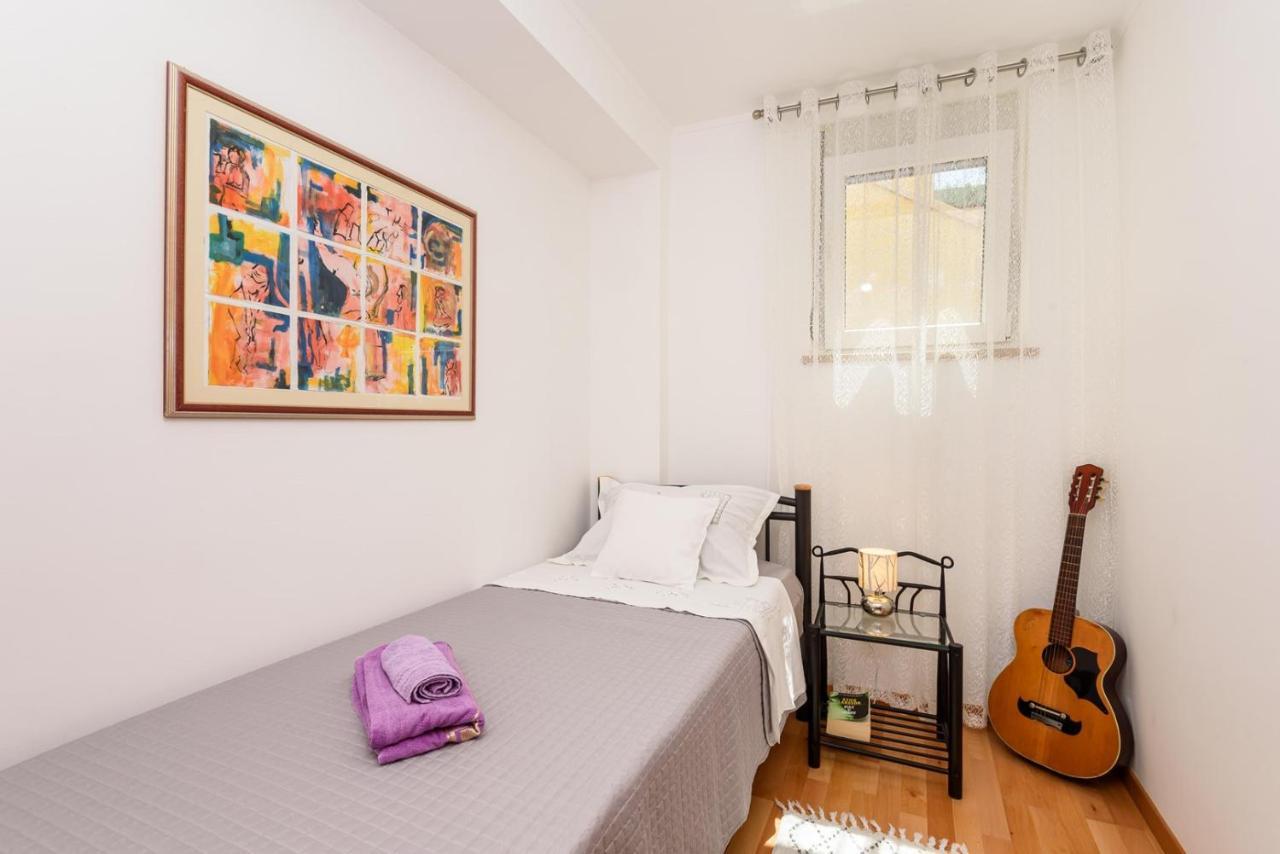 Apartment Jadranka With Sea View In Rogotin Bagian luar foto