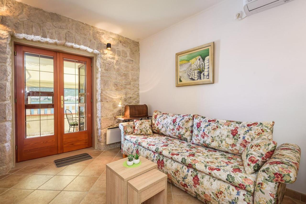 Apartment Jadranka With Sea View In Rogotin Bagian luar foto