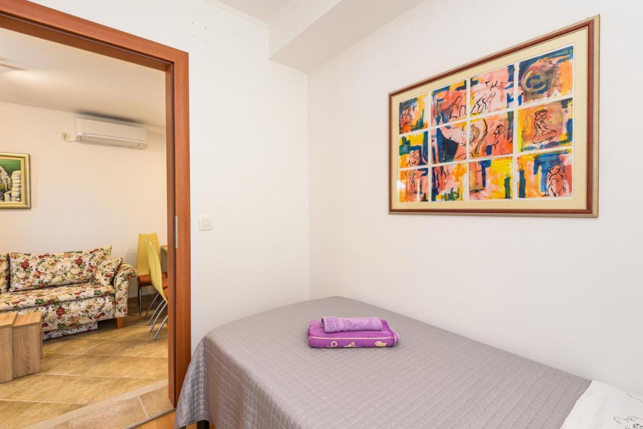 Apartment Jadranka With Sea View In Rogotin Bagian luar foto