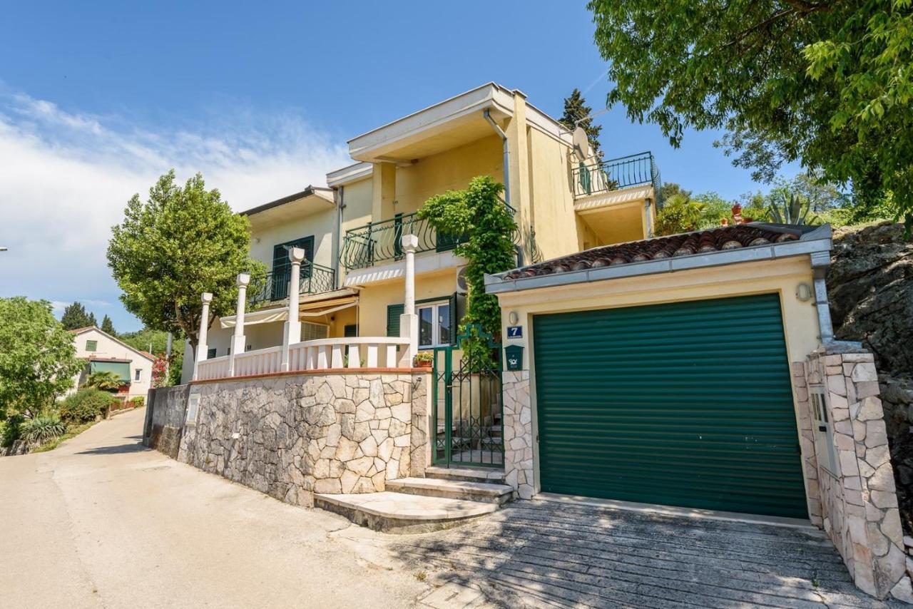 Apartment Jadranka With Sea View In Rogotin Bagian luar foto