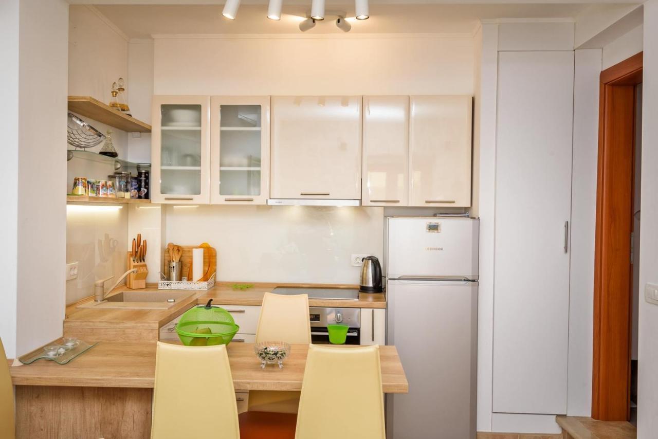 Apartment Jadranka With Sea View In Rogotin Bagian luar foto